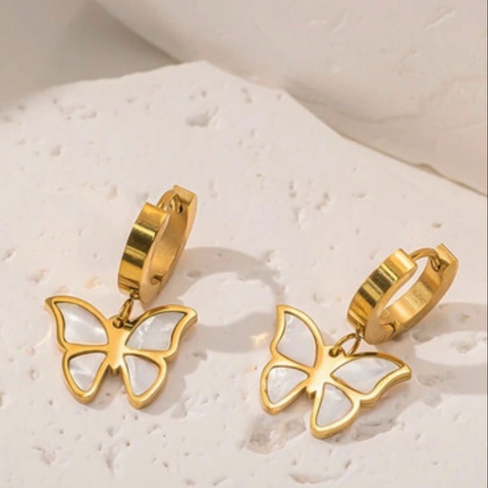 Fashion Jewelry Gold and White Butterfly Necklace Set NWT - Picture 3 of 9